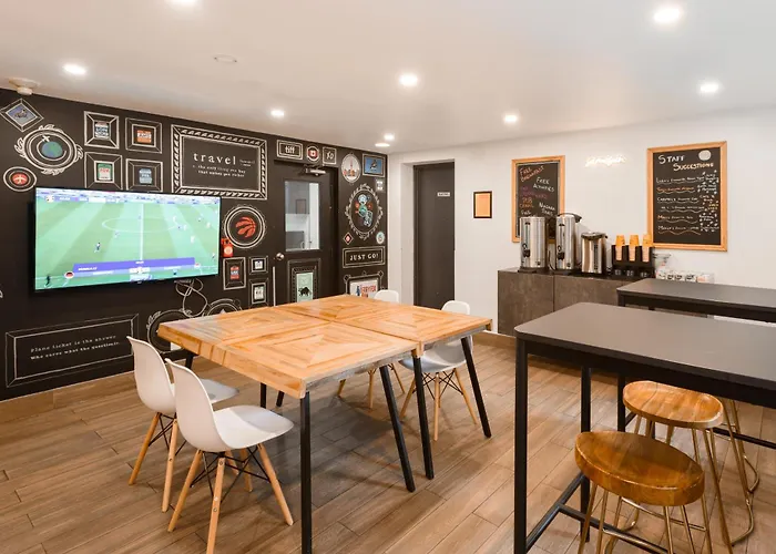 Top Toronto Hostels for Unforgettable City Adventures