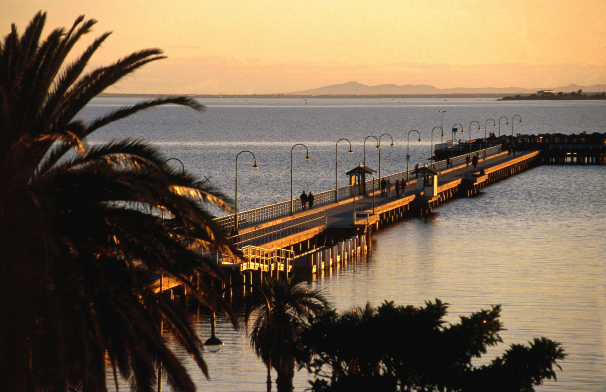 Il molo di St Kilda ©James Braund/Lonely Planet