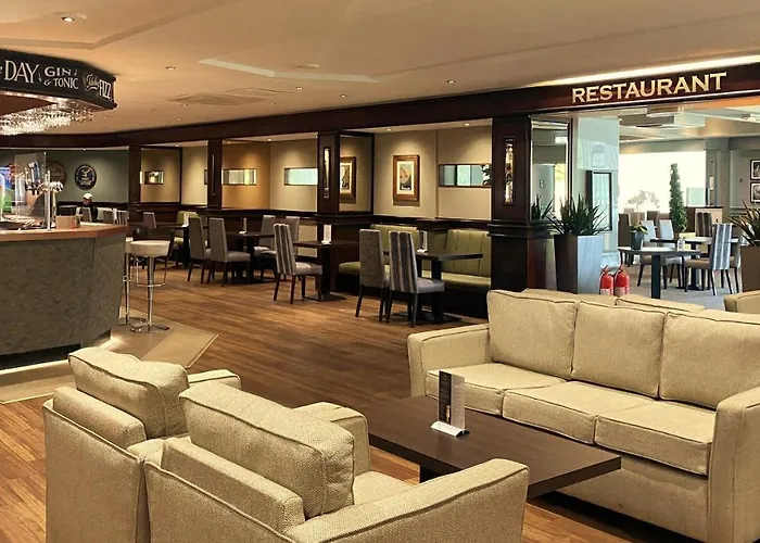 Top Hotels Near Glasgow Airport for Convenience